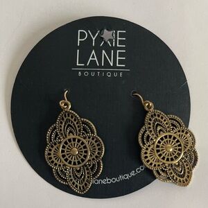 NWT Pixie Lane Gold Filigree Earrings
